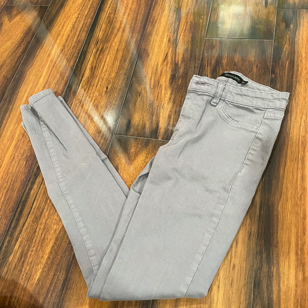 Calvin Klein Jeans.